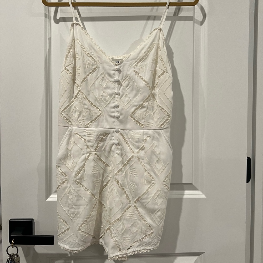 NWT Kendall & Kylie White Geometric Romper with Pockets and Side Zipper Size M